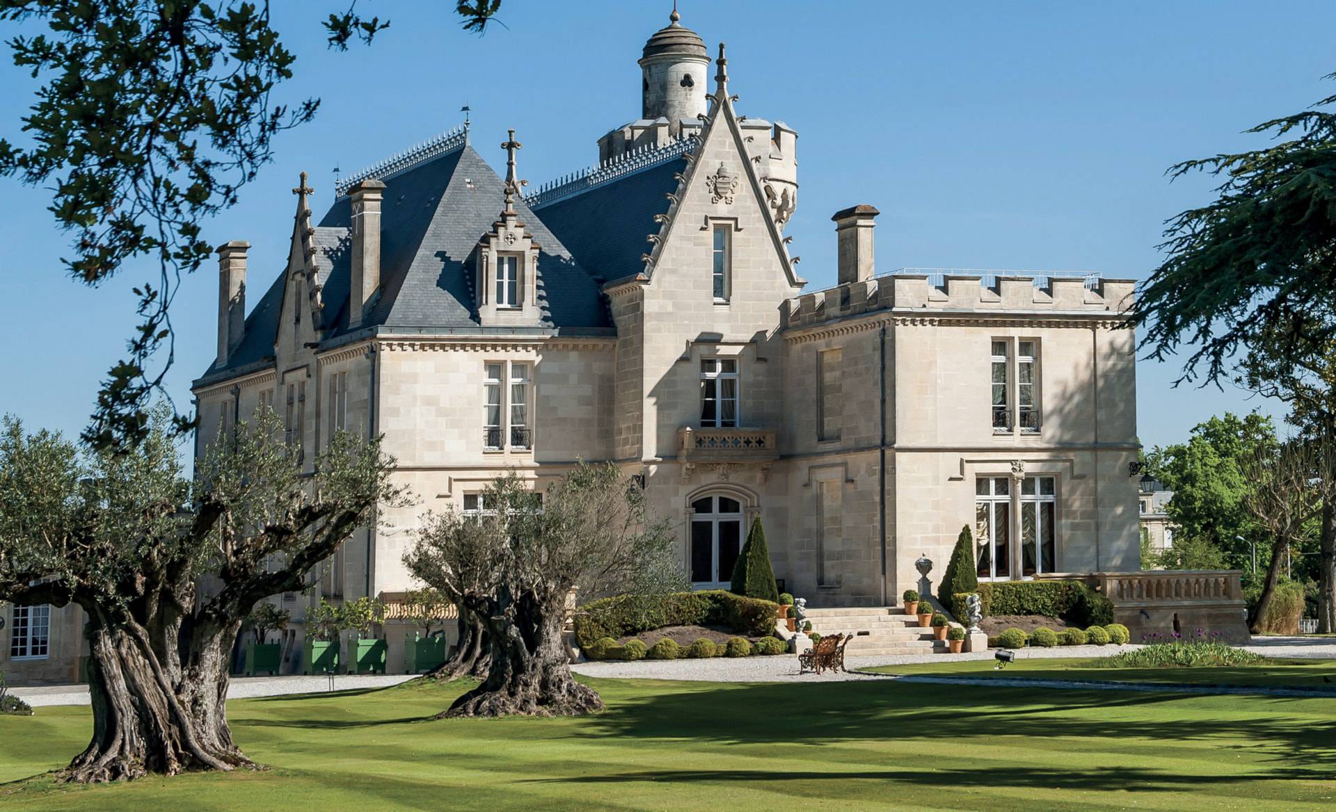 Вино с историей: роботы и биодинамика в Château Pape Clément